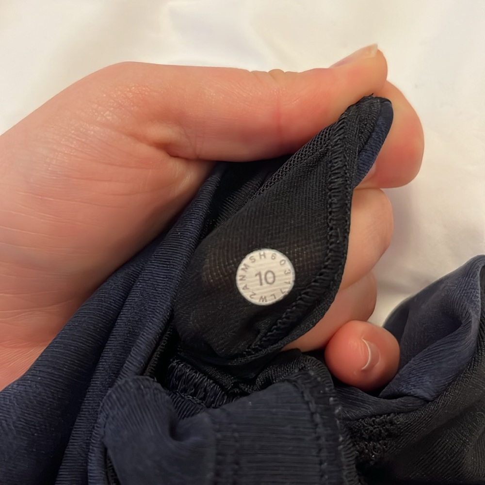 Lululemon sports bra in black/ navy camo - Picture 3 of 3
